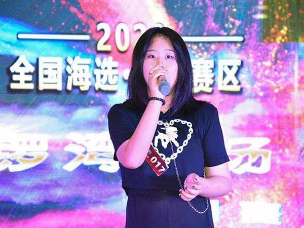 歌声点亮青春 自信成就自我 热烈祝贺我校王思琦同学进入“中国好声音”九江赛区决赛